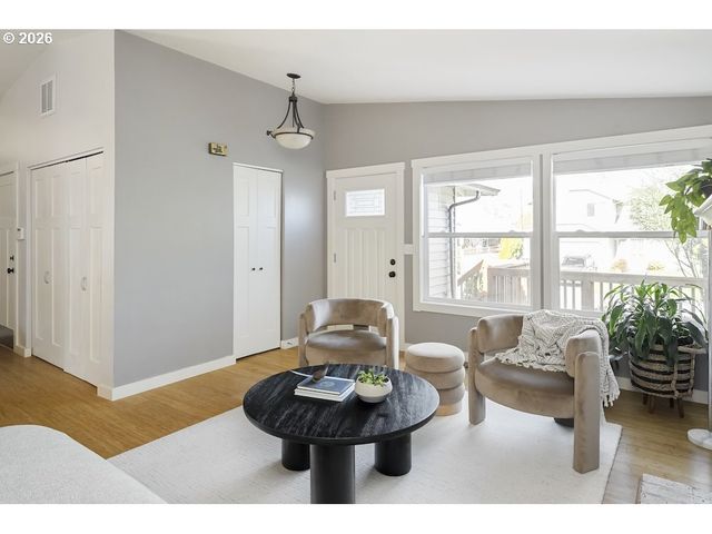 5110 Ne EMERSON Ct, Portland, OR 97218