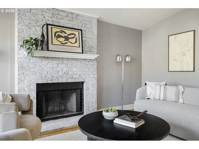 5110 Ne EMERSON Ct, Portland, OR 97218