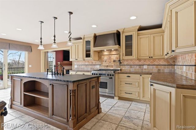 13507 Westbrook Road, Plymouth, MI 48170