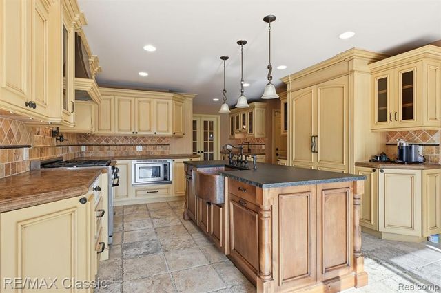 13507 Westbrook Road, Plymouth, MI 48170