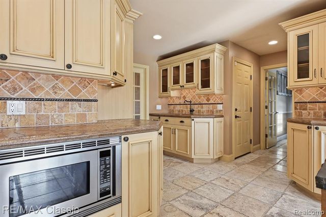 13507 Westbrook Road, Plymouth, MI 48170