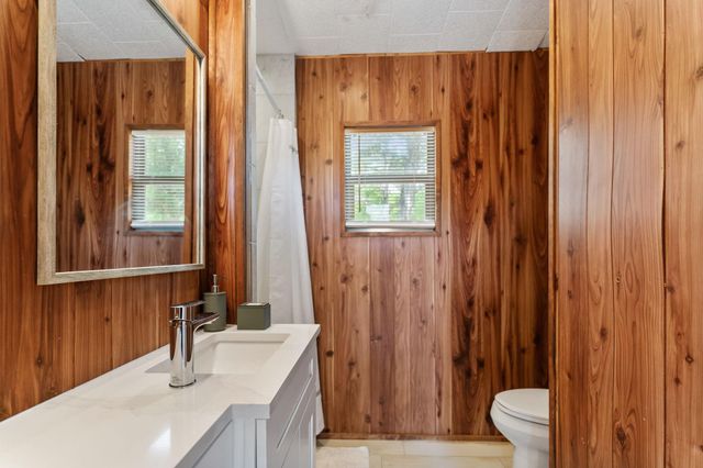 129 Valley SPUR, Smithville, TX 78957