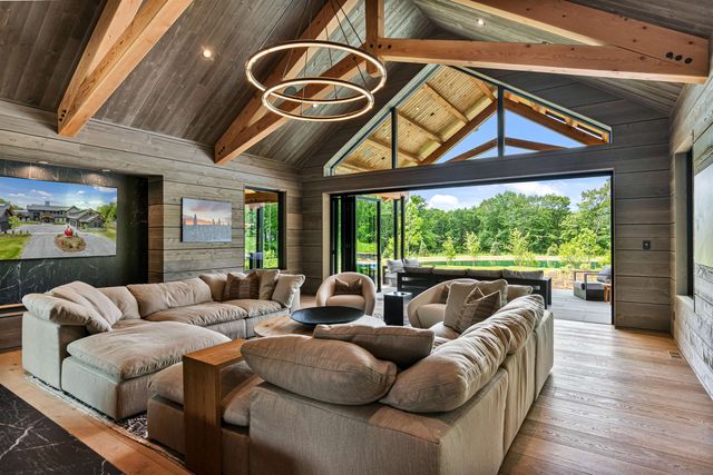 1084 Wade Pasture Road, Stowe, VT 05672