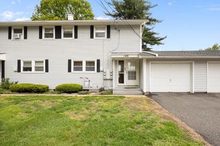 125 Lynwood Drive 6201D, Chicopee, MA 01022