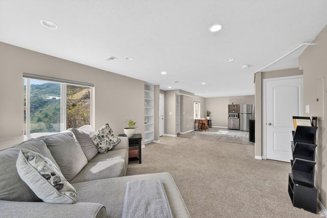 923 E ABSAROKA CT, Draper, UT 84020