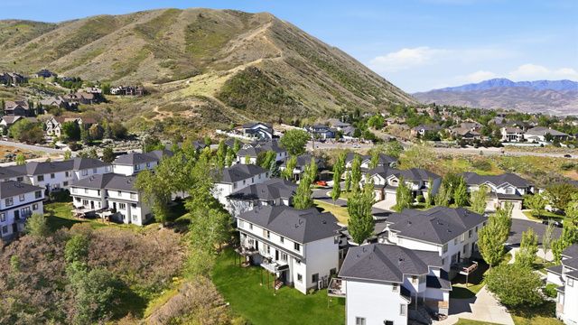 923 E ABSAROKA CT, Draper, UT 84020