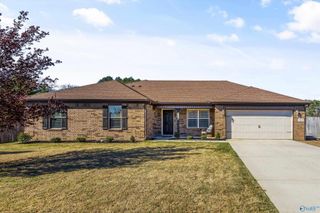 140 Chestnut Cove, Owens Cross Roads, AL 35763