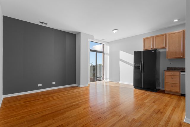 2451 W Howard Street 404, Chicago, IL 60645