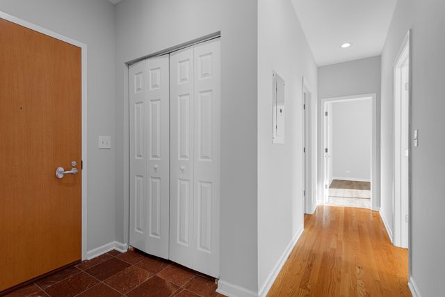 2451 W Howard Street 404, Chicago, IL 60645