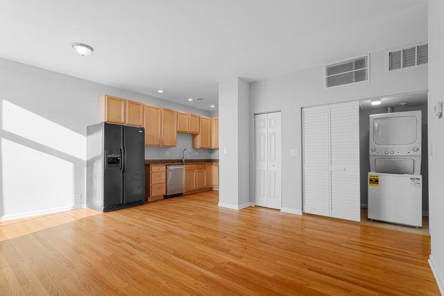 2451 W Howard Street 404, Chicago, IL 60645