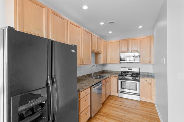 2451 W Howard Street 404, Chicago, IL 60645