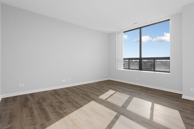 2451 W Howard Street 404, Chicago, IL 60645