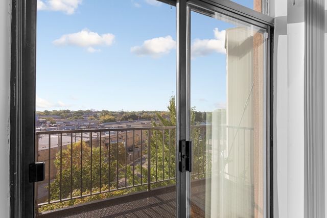 2451 W Howard Street 404, Chicago, IL 60645