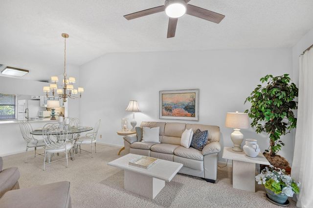 4542 Lucerne Lakes Boulevard E 202, Lake Worth, FL 33467