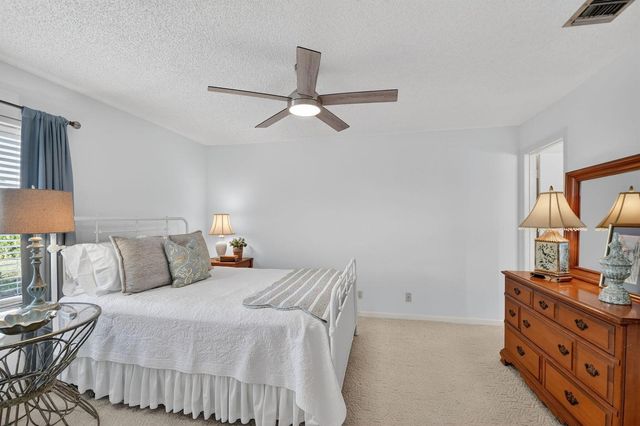 4542 Lucerne Lakes Boulevard E 202, Lake Worth, FL 33467