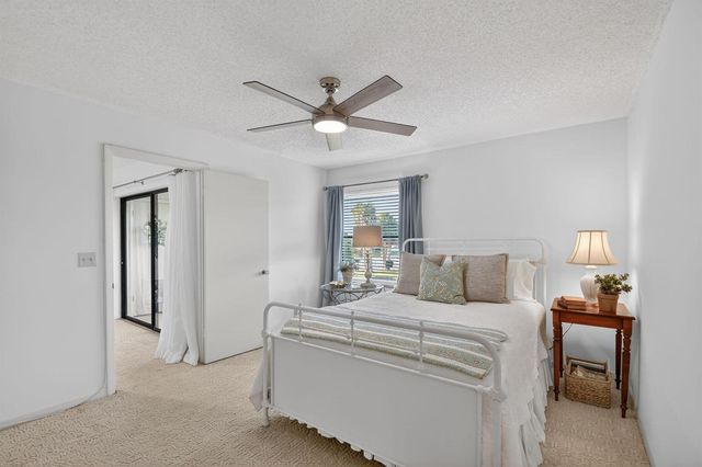 4542 Lucerne Lakes Boulevard E 202, Lake Worth, FL 33467