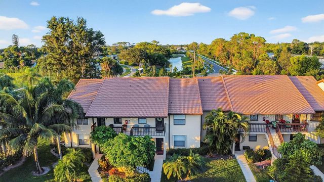 4542 Lucerne Lakes Boulevard E 202, Lake Worth, FL 33467