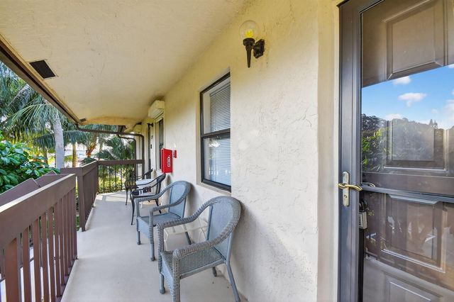4542 Lucerne Lakes Boulevard E 202, Lake Worth, FL 33467