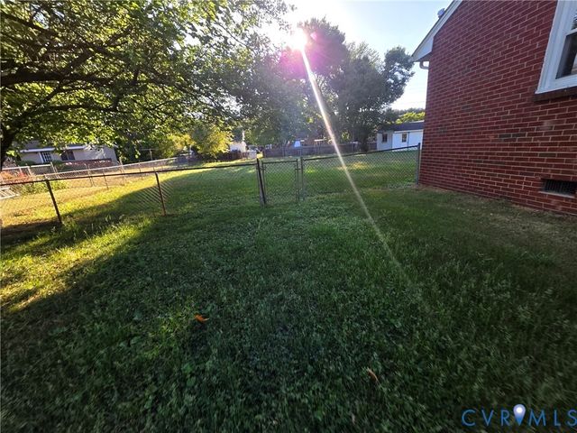 7967 Vaughan Dr, Mechanicsville, VA 23111