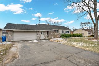 2556 N Williams Lake Rd. Road, Waterford Charter Township, MI 48327