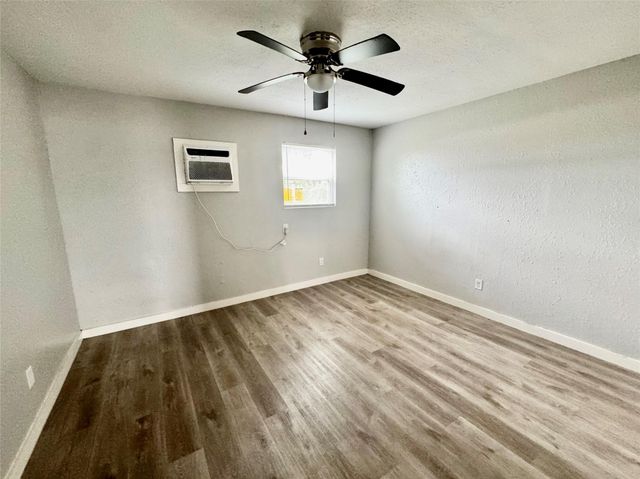 6705 Fairway Drive 26, Houston, TX 77087