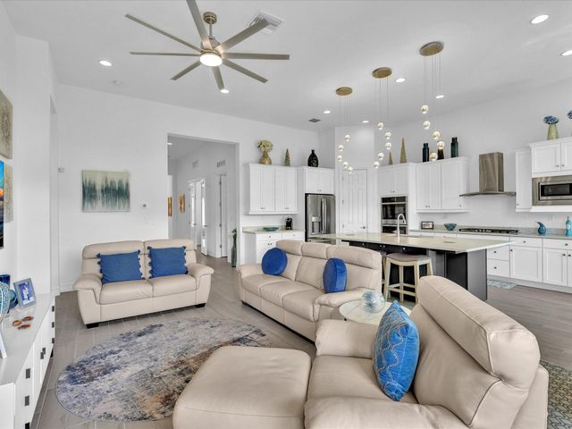 8928 Bastille Cir, Parkland, FL 33076