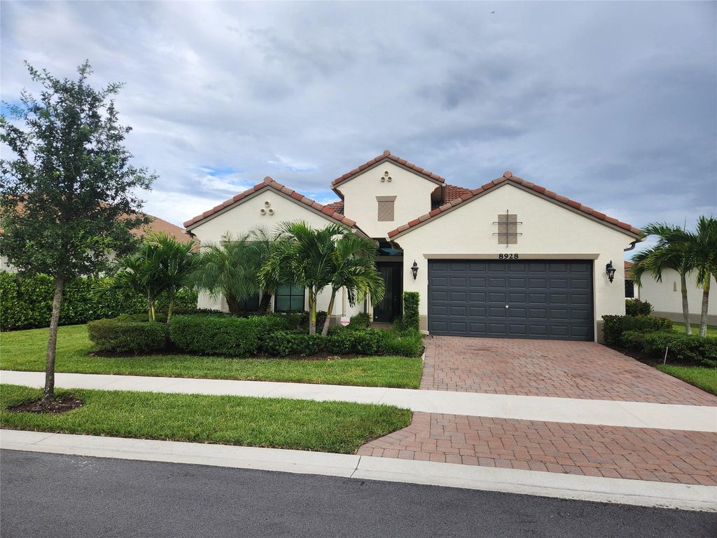 8928 Bastille Cir, Parkland, FL 33076