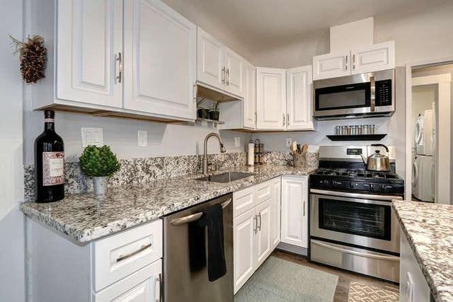 1412 V St, Sacramento, CA 95818