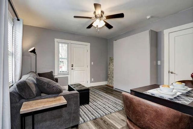 1412 V St, Sacramento, CA 95818