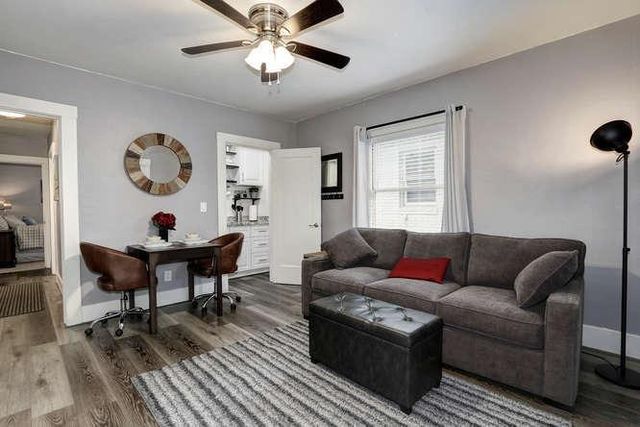 1412 V St, Sacramento, CA 95818