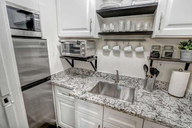 1412 V St, Sacramento, CA 95818