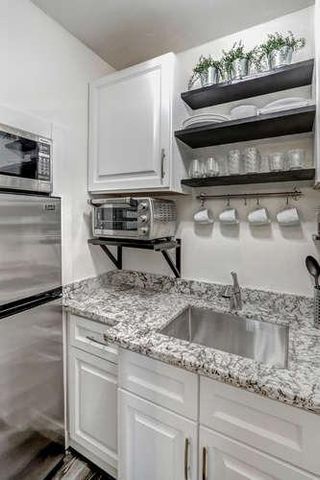 1412 V St, Sacramento, CA 95818