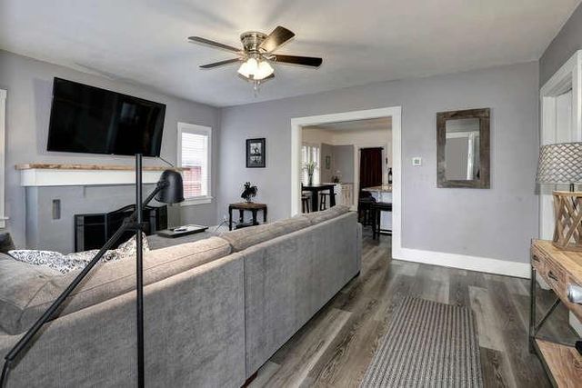 1412 V St, Sacramento, CA 95818