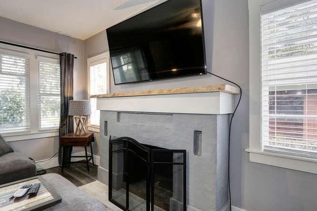 1412 V St, Sacramento, CA 95818