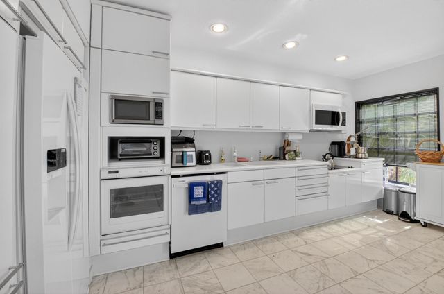 7369 Orangewood Lane 307, Boca Raton, FL 33433