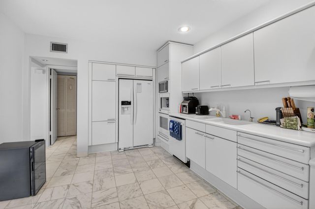 7369 Orangewood Lane 307, Boca Raton, FL 33433