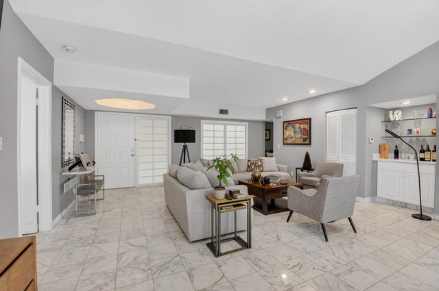 7369 Orangewood Lane 307, Boca Raton, FL 33433