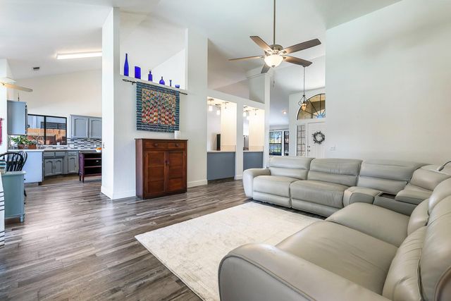 2043 Escalon Avenue, Clovis, CA 93611