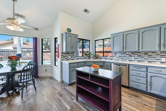 2043 Escalon Avenue, Clovis, CA 93611