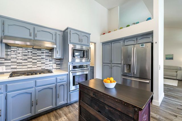 2043 Escalon Avenue, Clovis, CA 93611