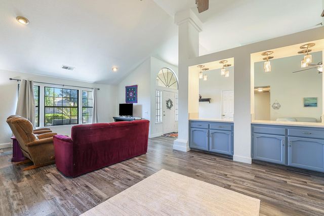 2043 Escalon Avenue, Clovis, CA 93611