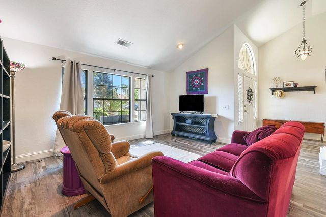 2043 Escalon Avenue, Clovis, CA 93611