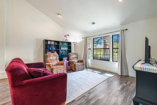 2043 Escalon Avenue, Clovis, CA 93611