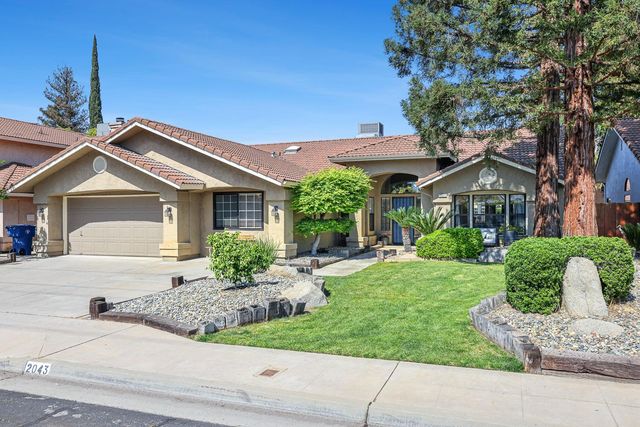 2043 Escalon Avenue, Clovis, CA 93611
