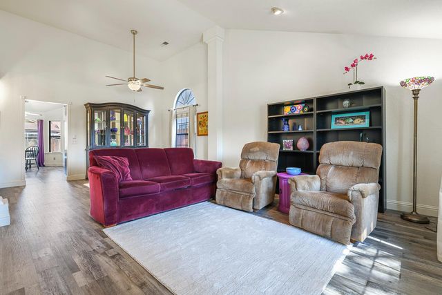 2043 Escalon Avenue, Clovis, CA 93611