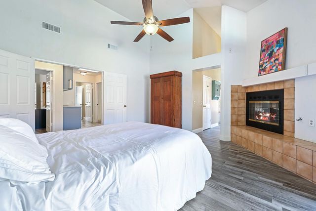 2043 Escalon Avenue, Clovis, CA 93611