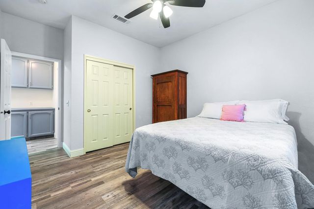 2043 Escalon Avenue, Clovis, CA 93611