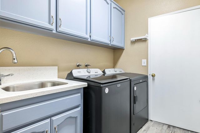 2043 Escalon Avenue, Clovis, CA 93611