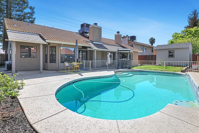 2043 Escalon Avenue, Clovis, CA 93611