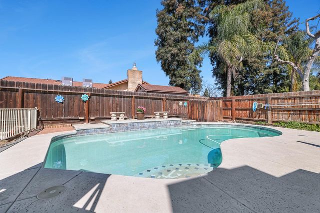 2043 Escalon Avenue, Clovis, CA 93611